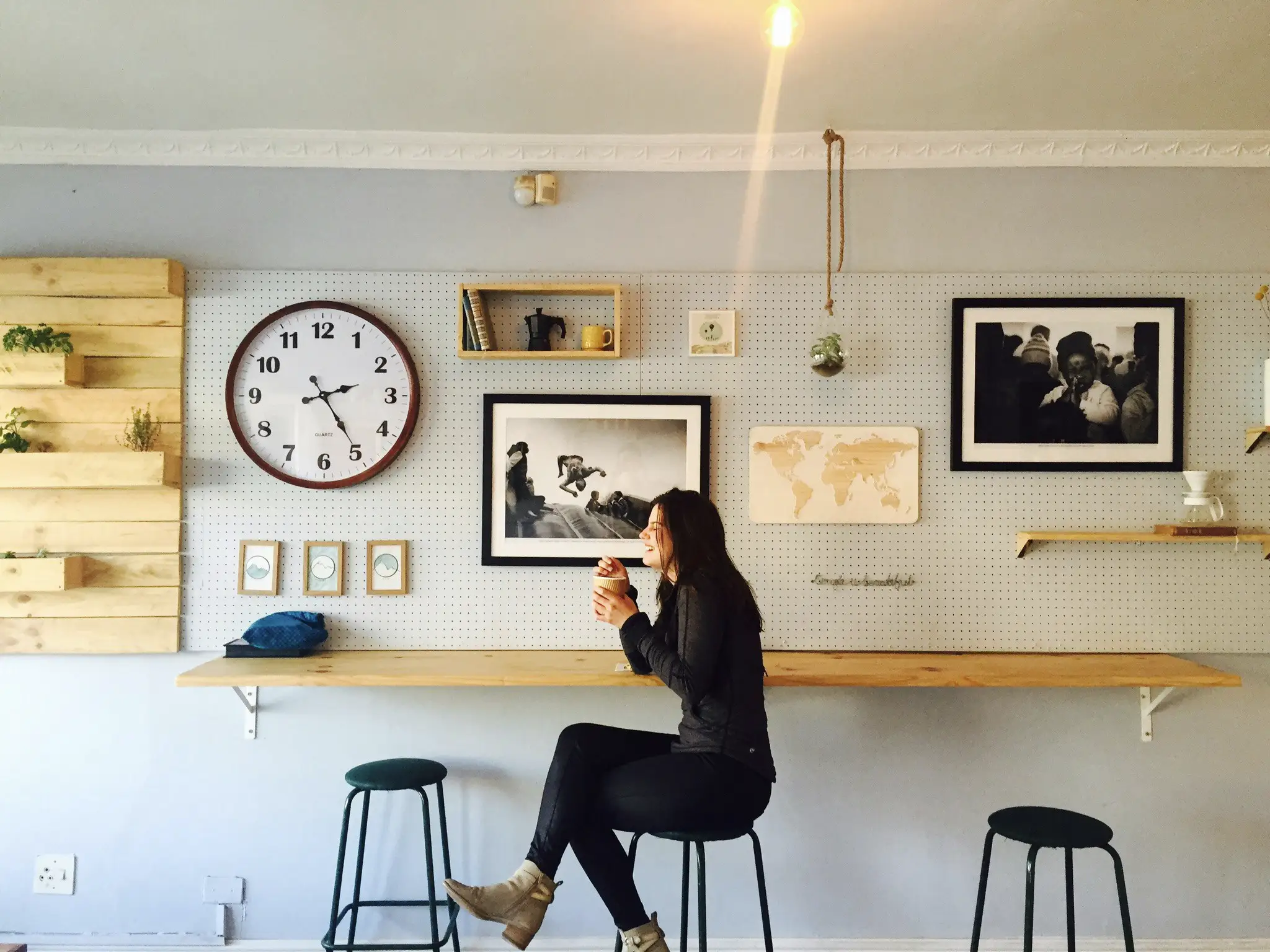 girl sitting in a cafe